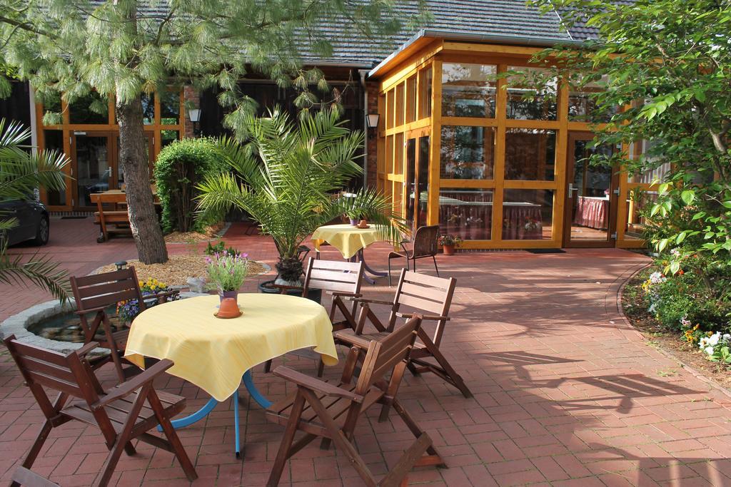 Landgasthof Simke Hotel Rietz Neuendorf Bagian luar foto